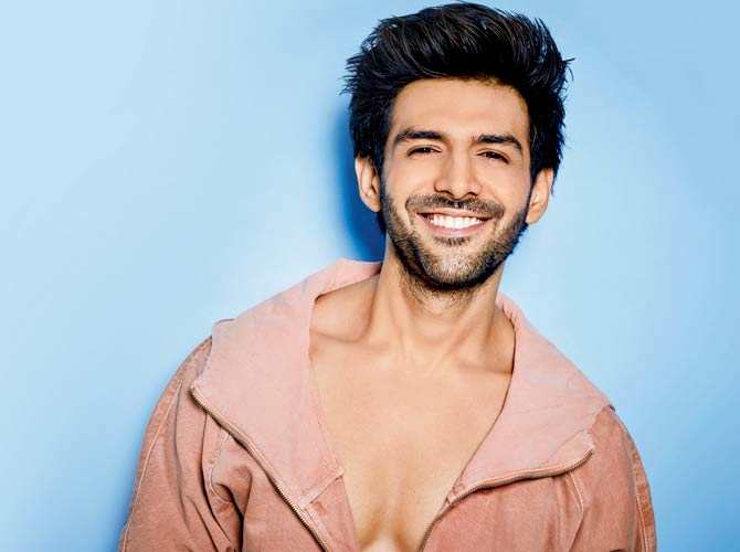 Kartik Aaryan Face Shape, Hair Style, & Beard Shape